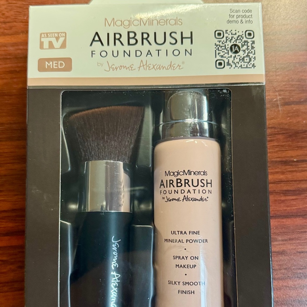 Magic minerals, airbrush foundation by Jerome Alexander two piece set medium